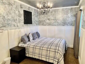 3 bedrooms, desk, iron/ironing board, travel crib