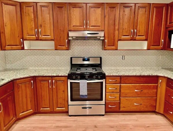 Refrigerador, microondas, horno y parrilla de estufa 