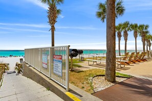 Outdoor dining - Beach-Front Condo with XL Balcony, Comfortable Furnishings, Free Beach Chairs (Panama City Beach)