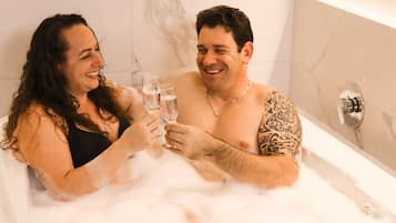 Studiosuite – honeymoon | Blendingsgardiner og wi-fi (inkludert)