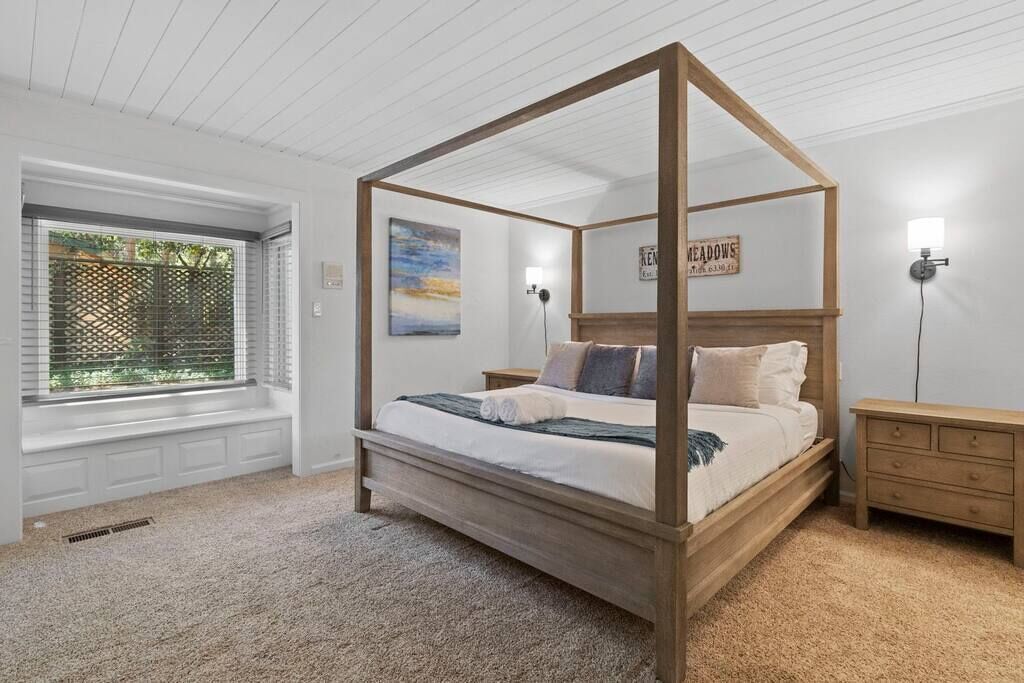 5 bedrooms, iron/ironing board, WiFi, bed sheets