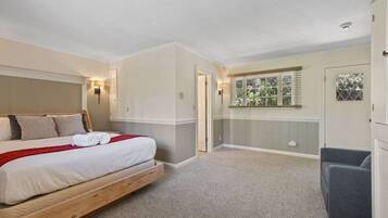 5 bedrooms, iron/ironing board, WiFi, bed sheets