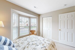 3 bedrooms, iron/ironing board, Internet, bed sheets