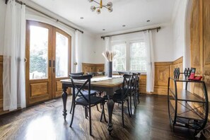 Dining - 6-Bedroom Vila With Private Salt Water Pool (Woodmere)