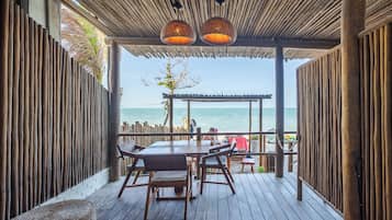 Minibar y caja de seguridad en la habitación