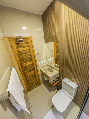 Suite Standard | Bathroom | Shower, hair dryer, towels, soap - Pousada Preamar (Cruz)