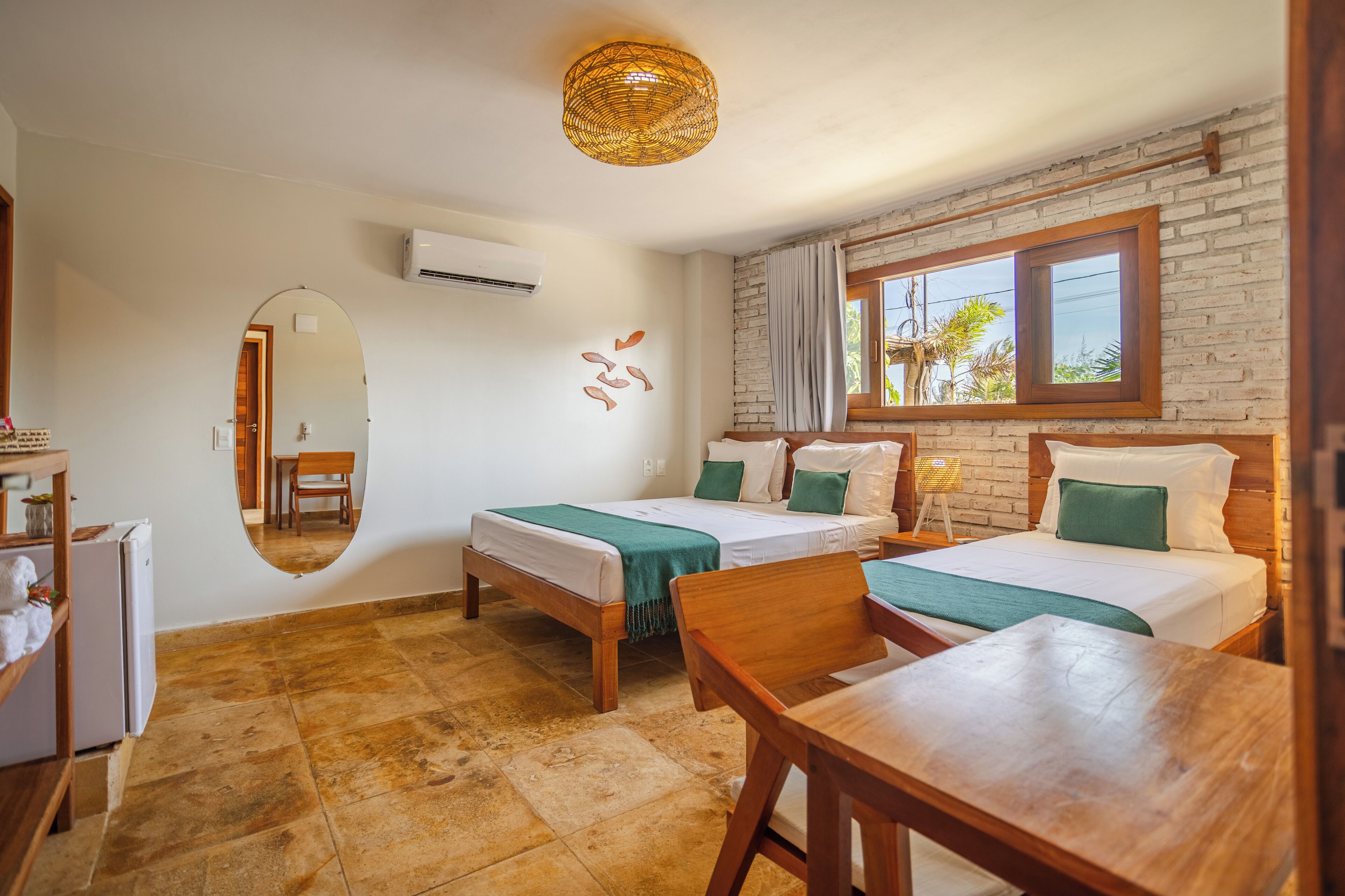 Suite Deluxe | Minibar, in-room safe, iron/ironing board, free WiFi