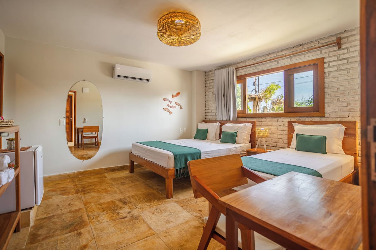 Suite Deluxe | Minibar, in-room safe, iron/ironing board, free WiFi