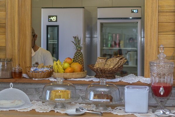 Free daily buffet breakfast - Pousada Preamar (Cruz)