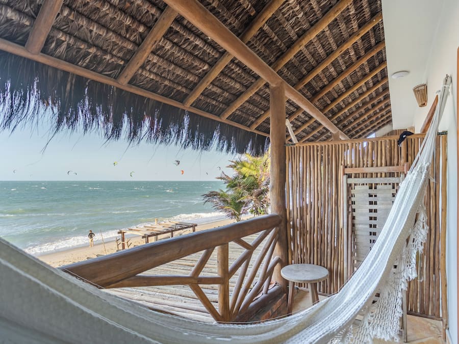 Habitación Deluxe, 1 cama Queen size, balcón, vista al mar | Minibar y caja de seguridad en la habitación