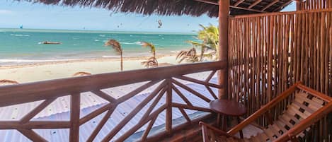 Deluxe kamer, 1 queensize bed, balkon, uitzicht op zee | Uitzicht op strand/zee