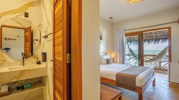 Minibar y caja de seguridad en la habitación