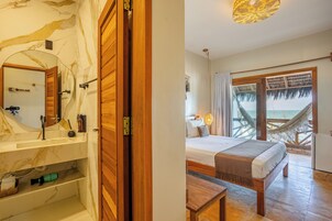 Minibar y caja de seguridad en la habitación 