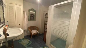 Shower - Low villa 120 M2 in Bandol very quiet residential area (Bandol)