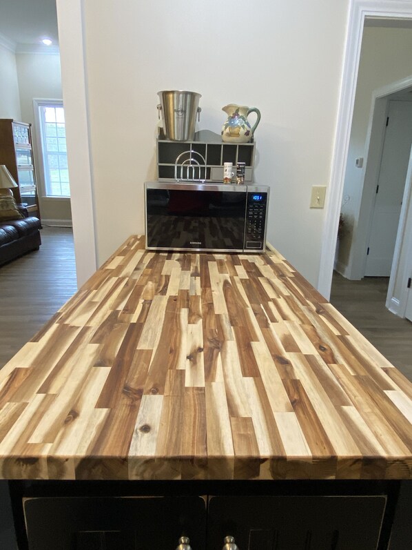 Interior - Between downtown Greenville and Travelers Rest (Greenville)