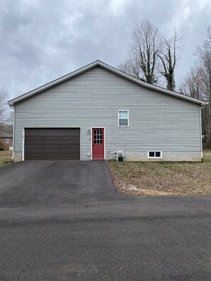 Exterior - Between downtown Greenville and Travelers Rest (Greenville)