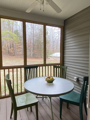 Dining - Between downtown Greenville and Travelers Rest (Greenville)