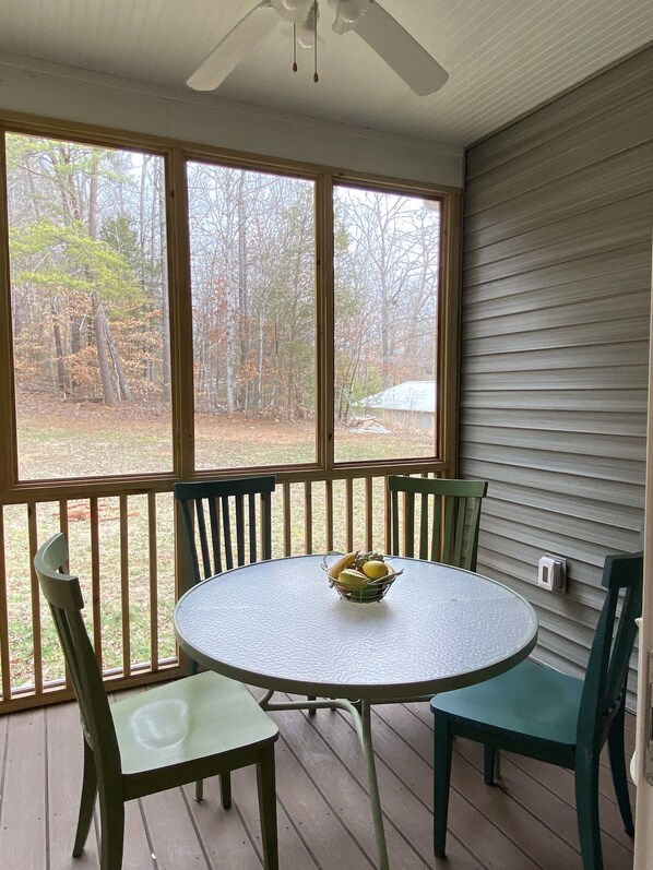 Dining - Between downtown Greenville and Travelers Rest (Greenville)