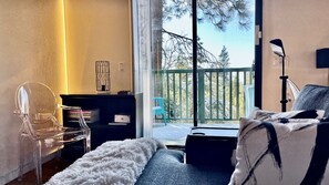 Smart TV, fireplace, ping pong, books - Glen View Retreat- Spa/Fireplaces/ Ping Pong Table! (Idyllwild)