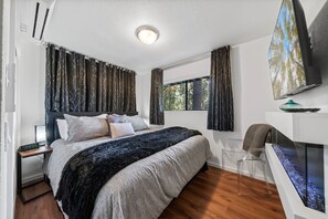 3 bedrooms, desk, iron/ironing board, free WiFi