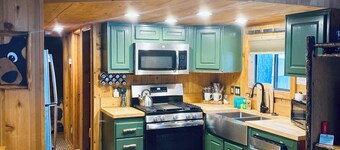 Your Tahoe Tiny House Escape PETS WELCOME!!