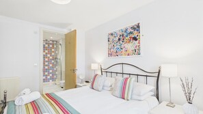 2 bedrooms, iron/ironing board, WiFi