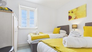 2 bedrooms, iron/ironing board, WiFi