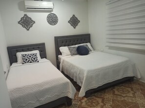 Zimmersafe, Bügeleisen/Bügelbrett, kostenloses WLAN, Bettwäsche