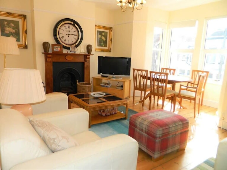 Period Apartment Close To The Sea Front. - Weston-super-Mare