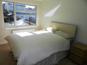 4 dormitorios, tabla de planchar con plancha, wifi y ropa de cama