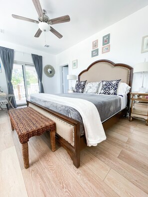 3 bedrooms, desk, iron/ironing board, travel crib