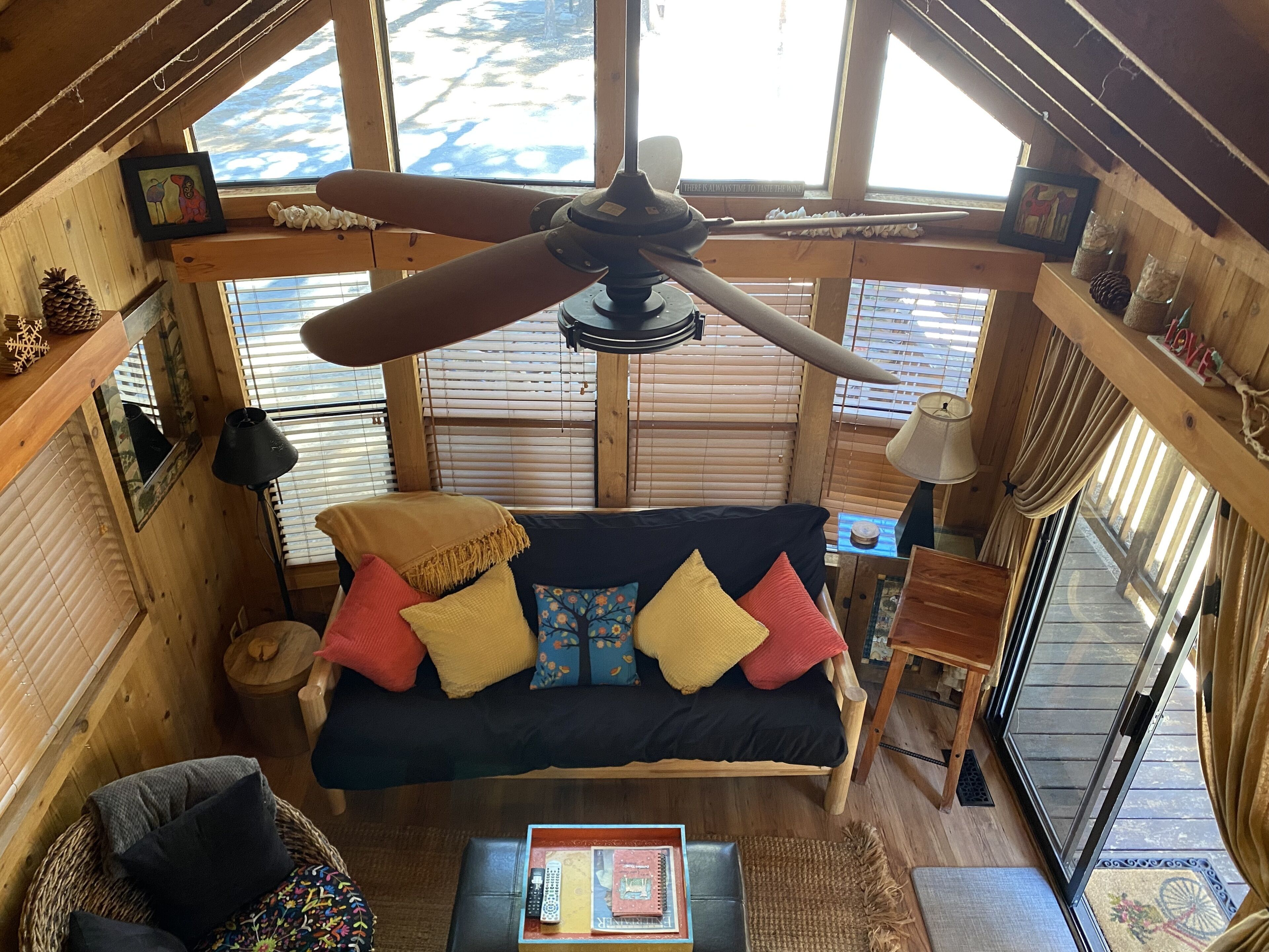 Bearfoot Bungalow (Pet Friendly )