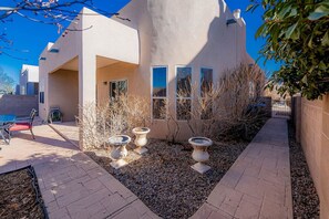 Terrace/patio - Southwestern Charm - 4 bedroom (Albuquerque)
