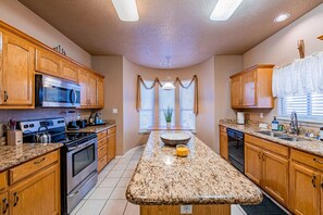 Fridge, microwave, oven, stovetop - Southwestern Charm - 4 bedroom (Albuquerque)