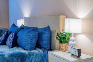 4 bedrooms, iron/ironing board, WiFi, bed sheets - Southwestern Charm - 4 bedroom (Albuquerque)