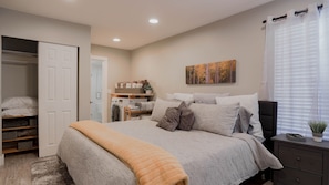 1 bedroom, desk, free WiFi, bed sheets