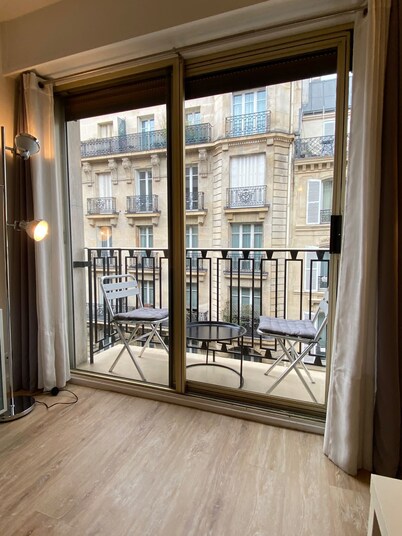 Charming apartment with balcony at Champs-Elysées