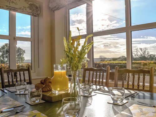 3 bedroom accommodation in Ashbourne