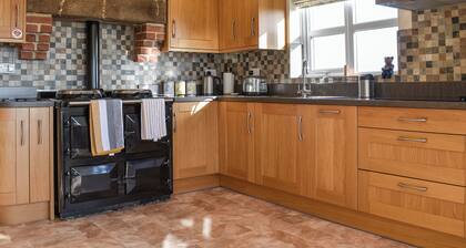 3 bedroom accommodation in Ashbourne