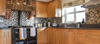 3 bedroom accommodation in Ashbourne