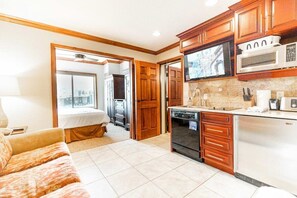 2 عدّة غرف نوم ومكتب ومكواة/لوح كي وواي فاي