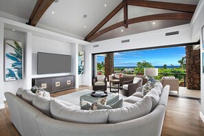 Smart TV, impianto stereo, studio