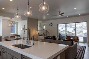 Interior - Pristine 3BR w/ Hot Tub - 15min to Park City! (Daniel)
