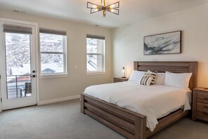 3 dormitoris, planxa i posts de planxar, un bressol de viatge i wifi 