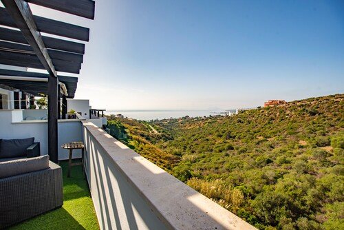 Rock Bay I 2392 beautiful seaview penthouse