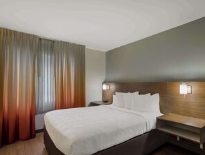 Free WiFi, bed sheets - MainStay Suites Savannah Midtown (Savannah)