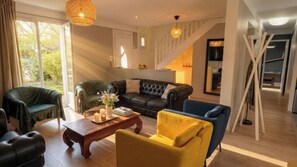 Smart TV, books, stereo, computer monitors - Villa Giulia 4**** - 5min Airport - 20min Disneyland (Gressy)