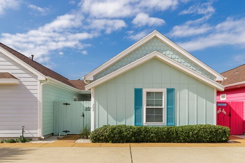 Pet-Friendly Coastal Cottage | Private Patio Near the Beach