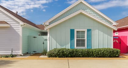 Pet-Friendly Coastal Cottage | Private Patio Near the Beach