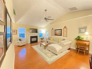 Smart TV, fireplace, books, stereo